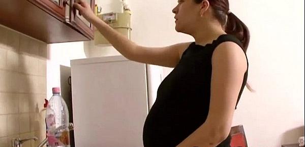  Pregnant girlfriend day routine